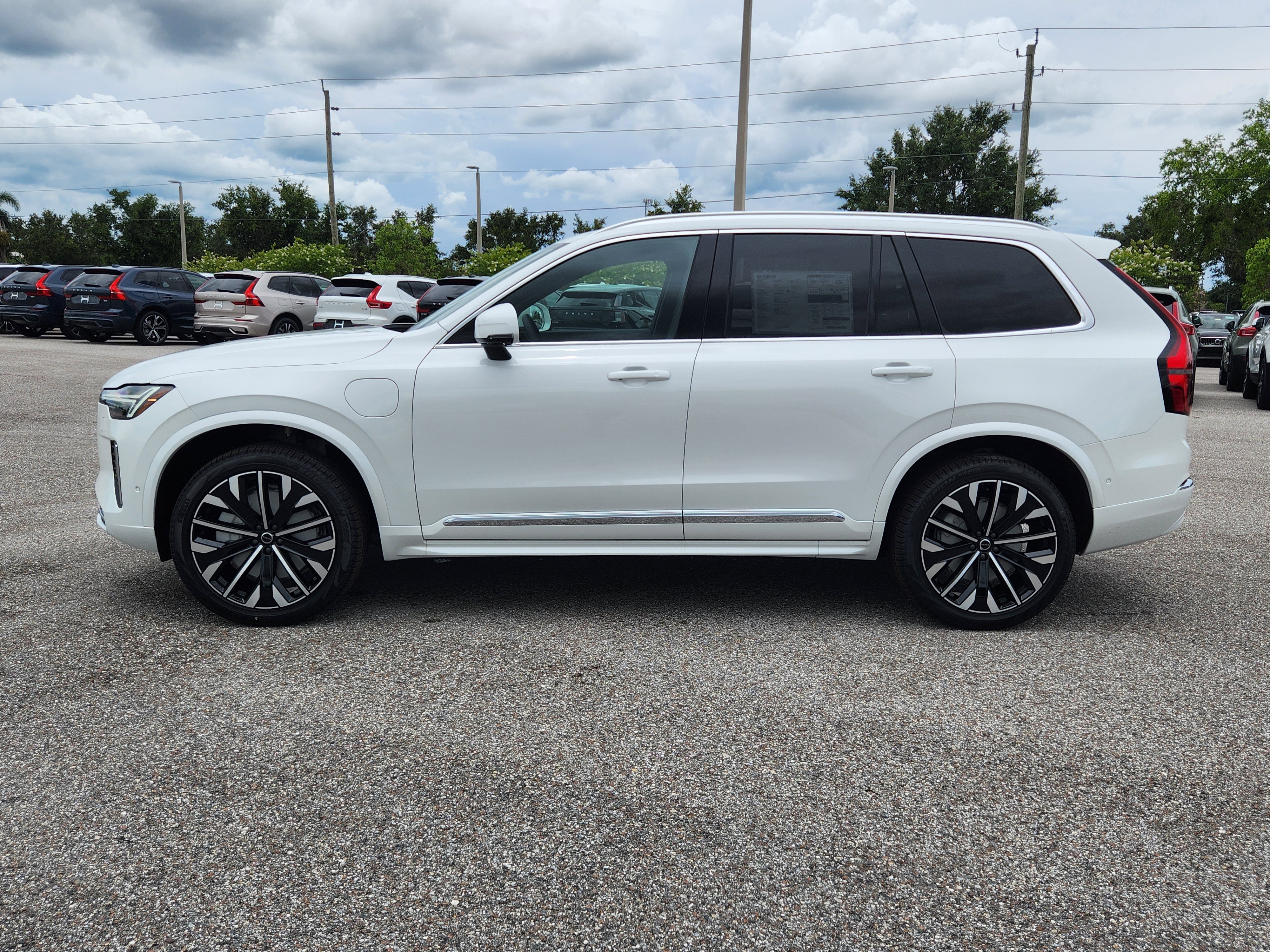 New 2025 Volvo XC90 T8 Plus w/ Protection Package image 4