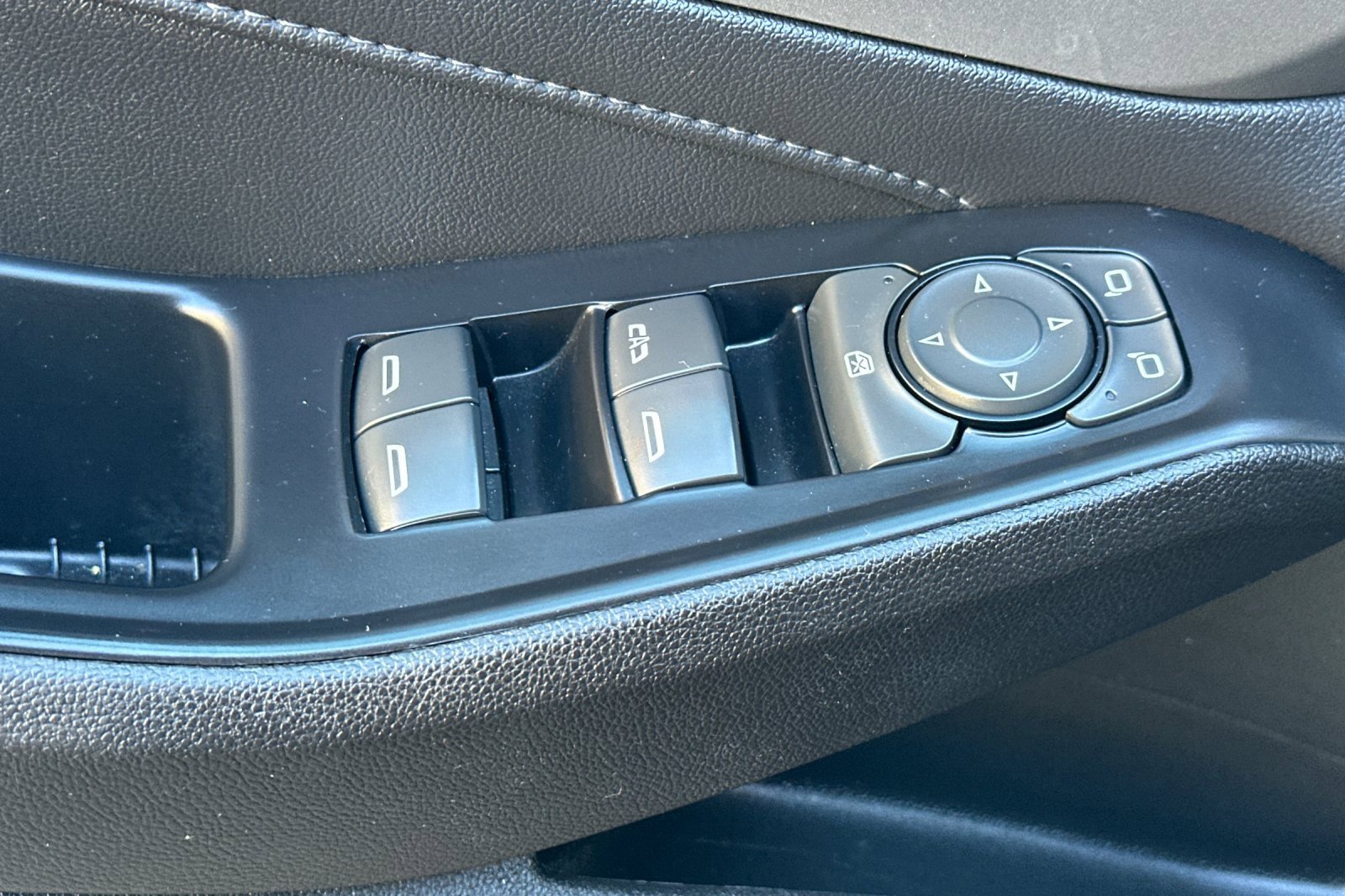 Used 2023 Chevrolet Traverse LT image 12