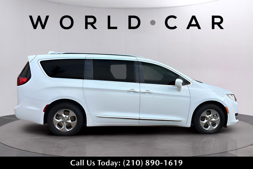 Used 2018 Chrysler Pacifica Touring-L image 16