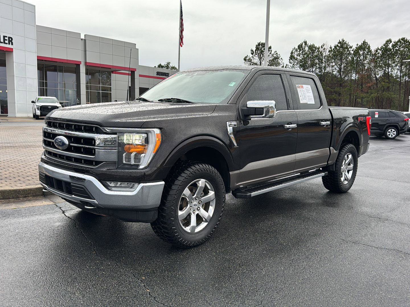 Used 2021 Ford F150 Lariat image 2