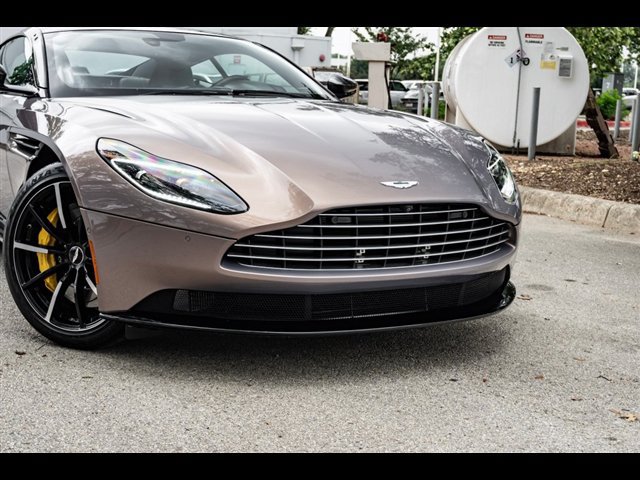 Used 2023 Aston Martin DB11 Coupe RWD image 3