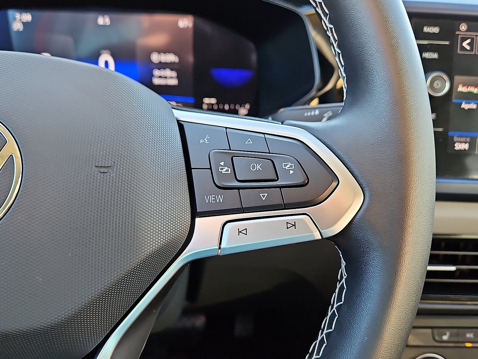 Certified 2022 Volkswagen Taos SE image 17