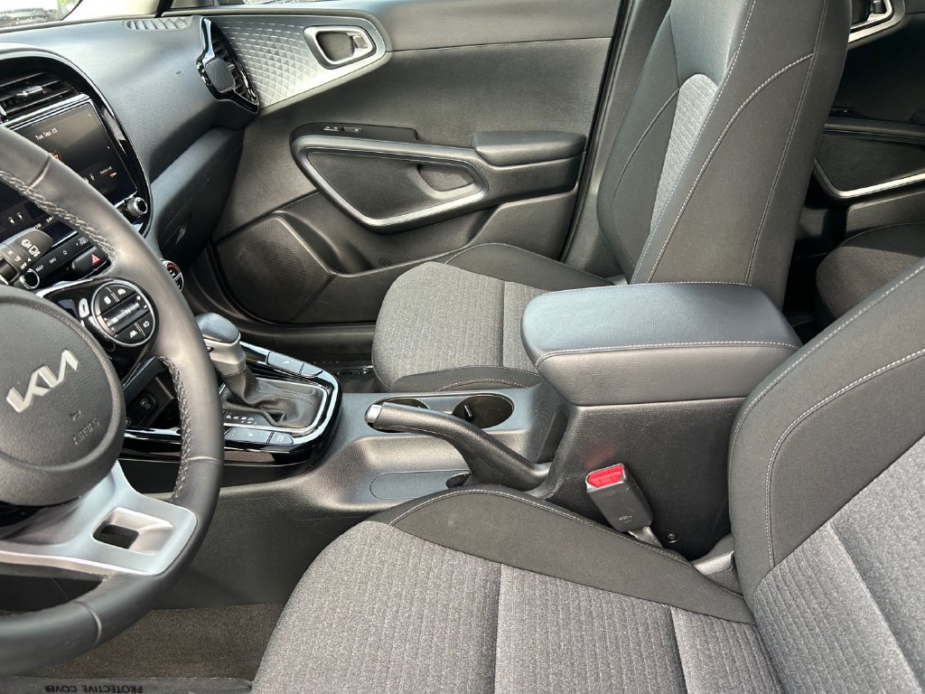 Used 2023 Kia Soul EX FWD image 17