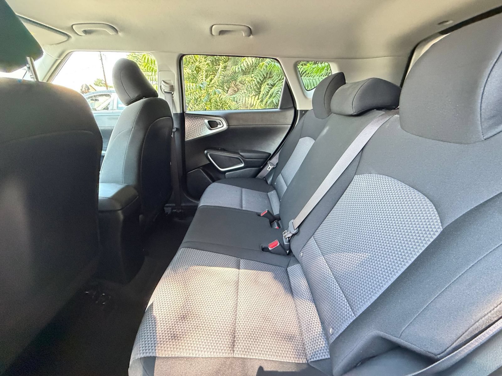 Used 2025 Kia Soul LX w/ LX Technology Package FWD image 22
