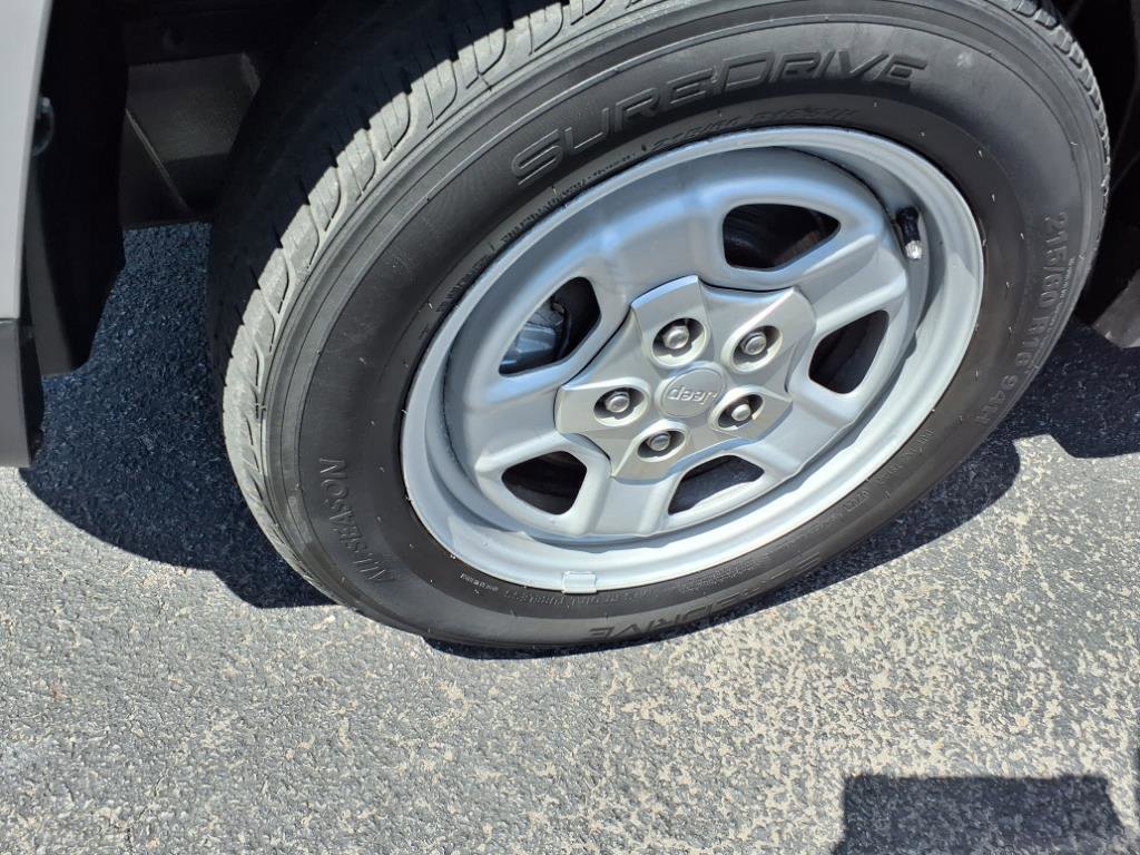 Used 2015 Jeep Patriot Sport image 9