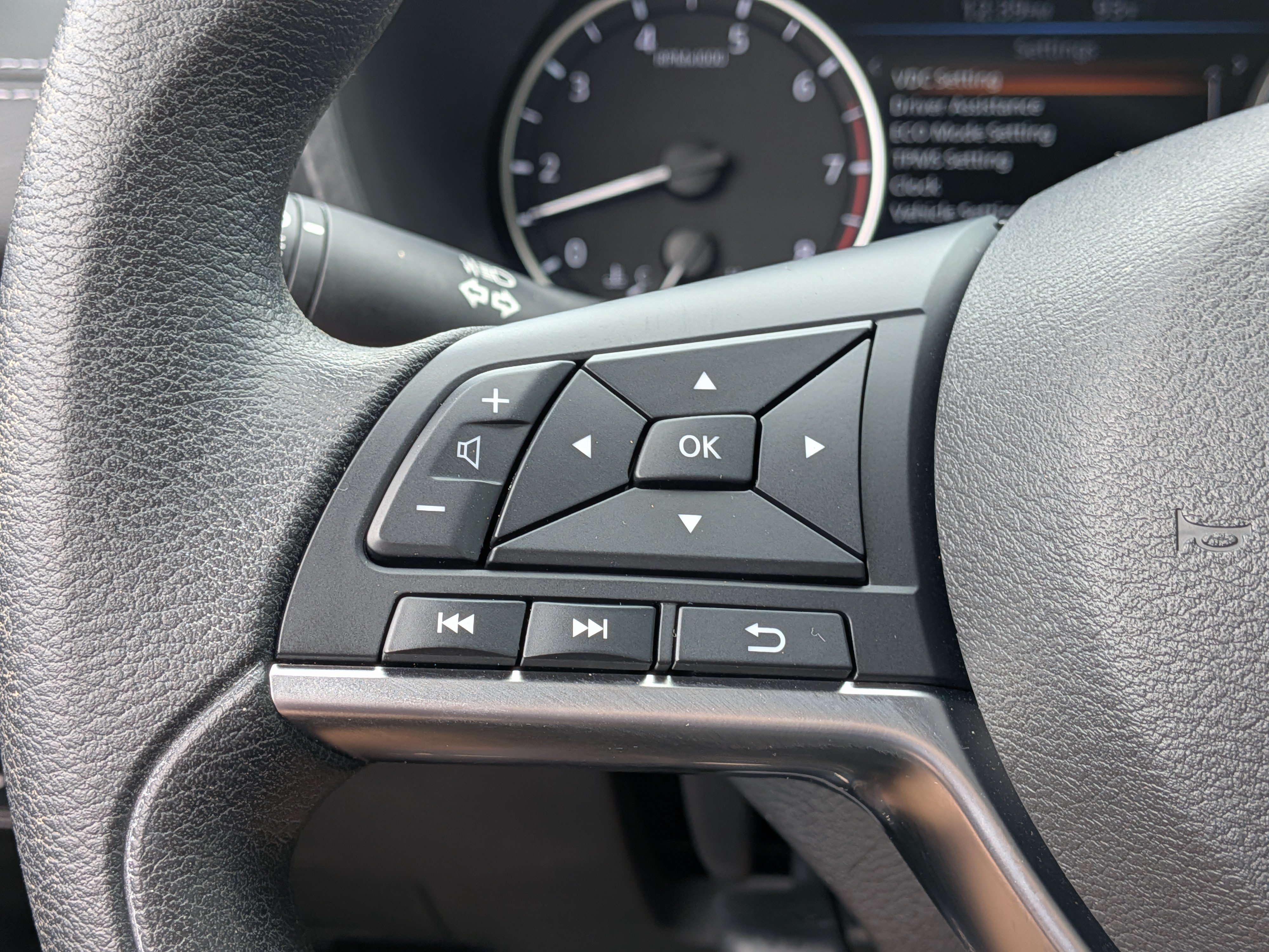 Used 2025 Nissan Sentra SV FWD image 25