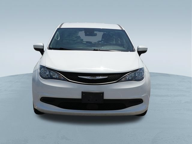 Used 2023 Chrysler Voyager LX FWD image 2