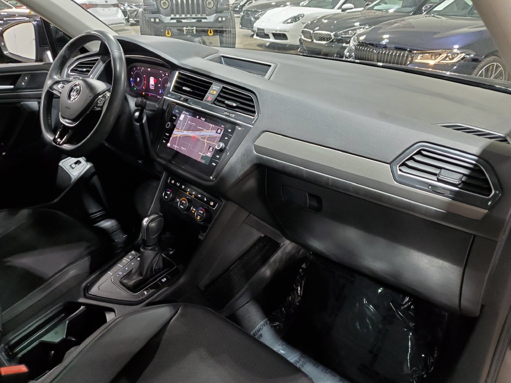 Used 2020 Volkswagen Tiguan SEL FWD image 14