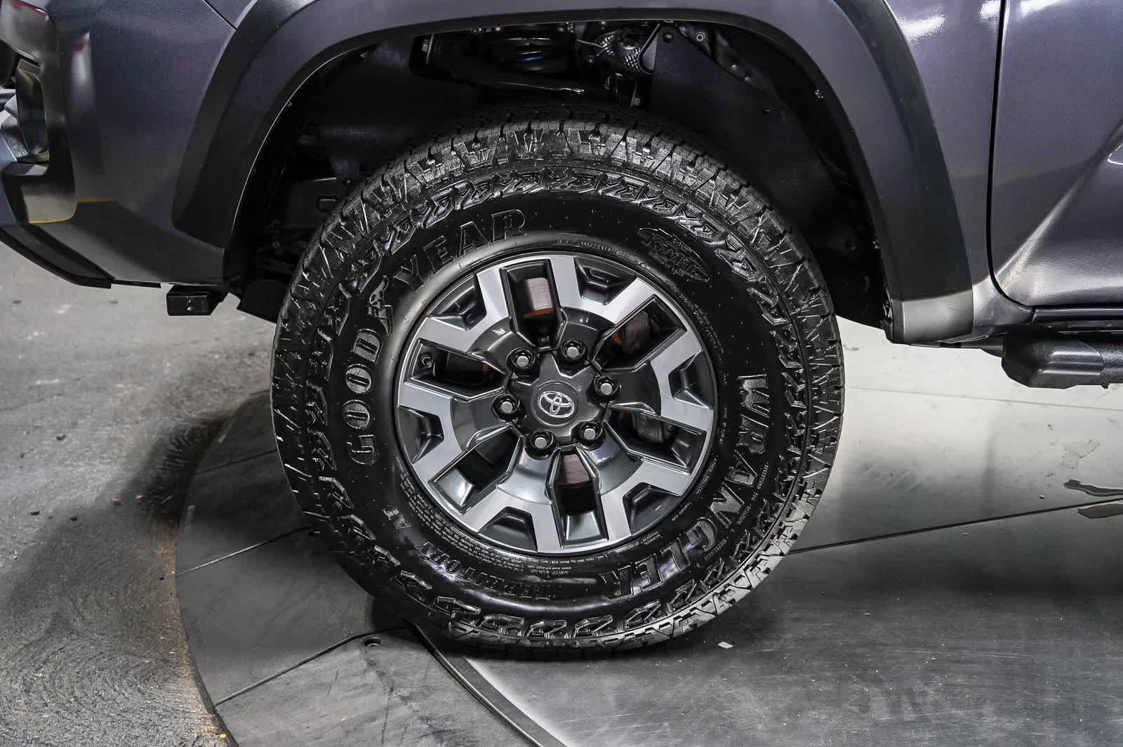 Certified 2020 Toyota Tacoma TRD Off-Road w/ Technology Package AWD/4WD image 10