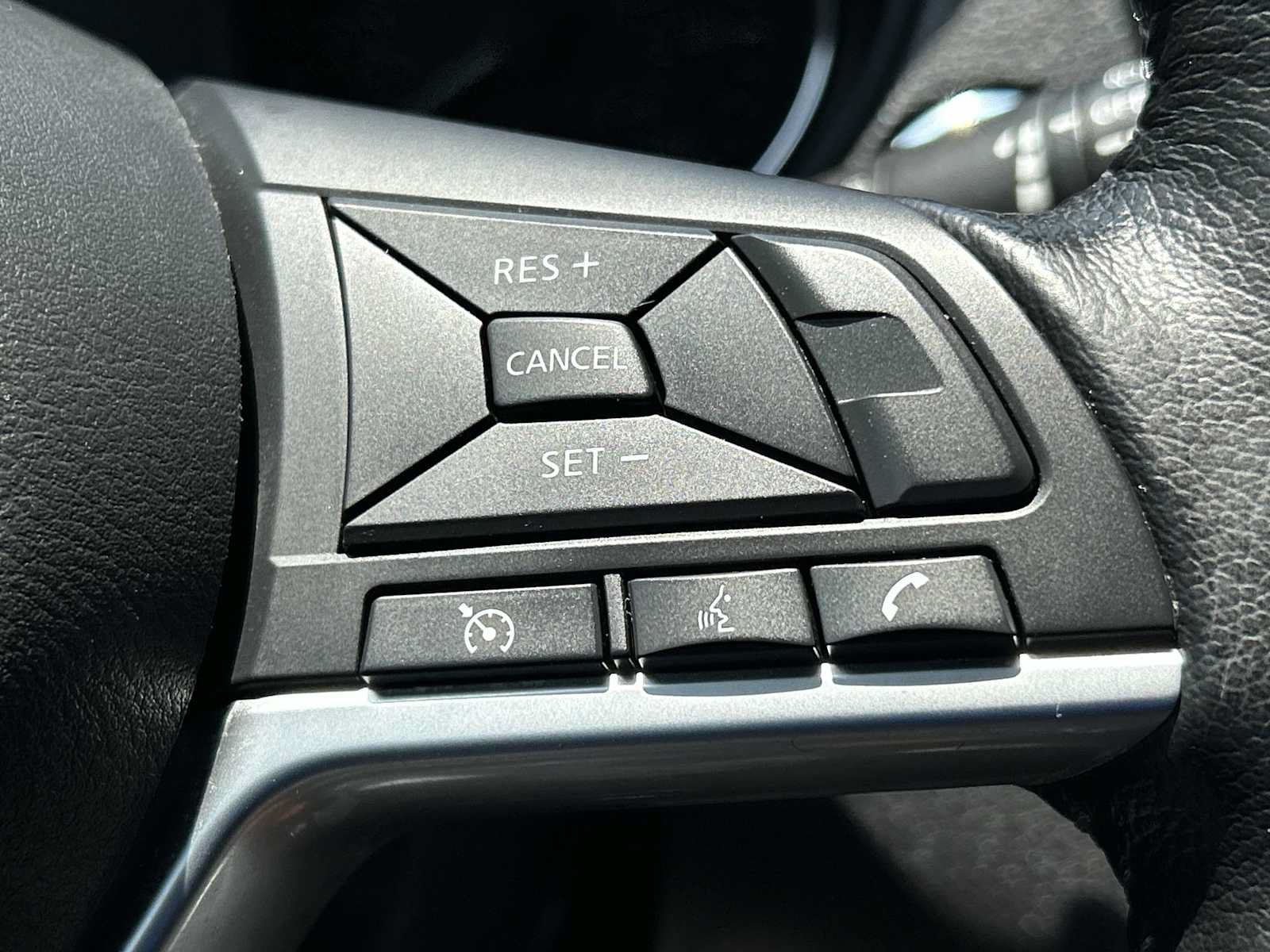 Used 2020 Nissan Rogue SV AWD/4WD image 15