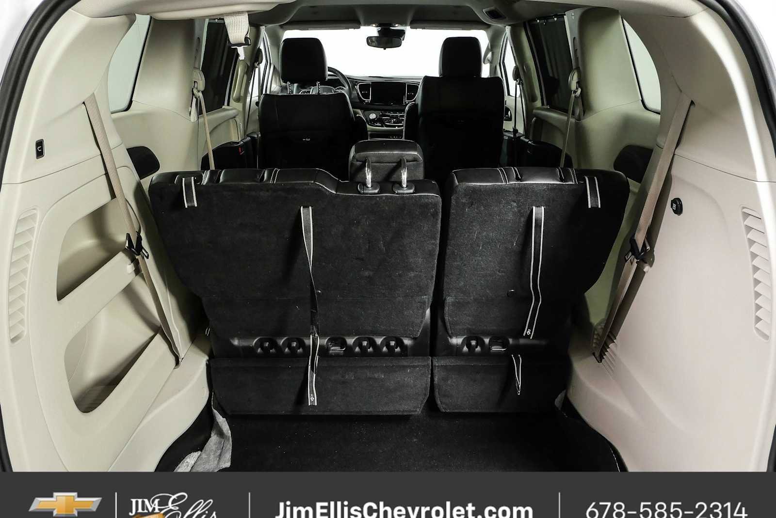 Used 2024 Chrysler Pacifica Touring-L FWD image 29