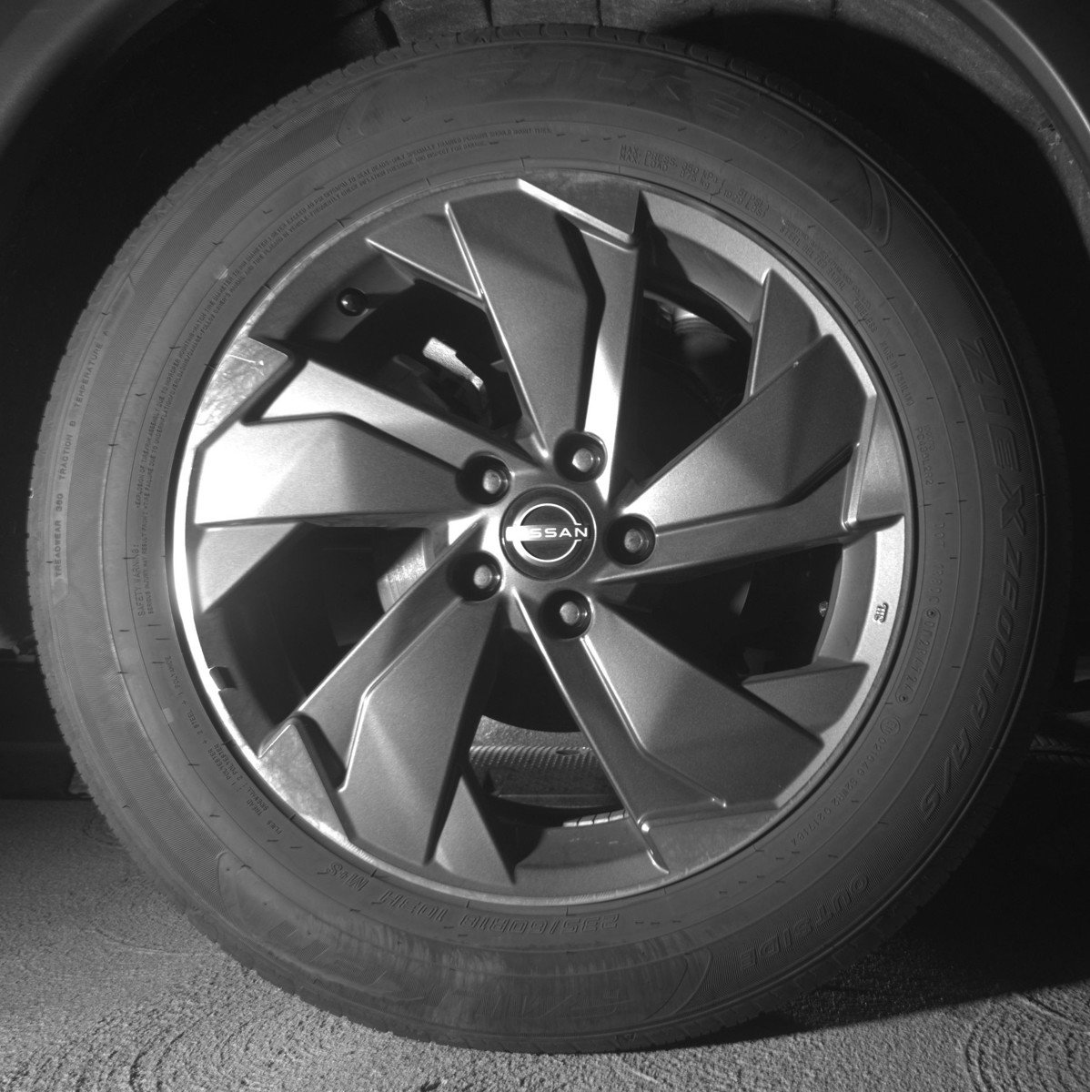 Used 2025 Nissan Rogue SV image 15