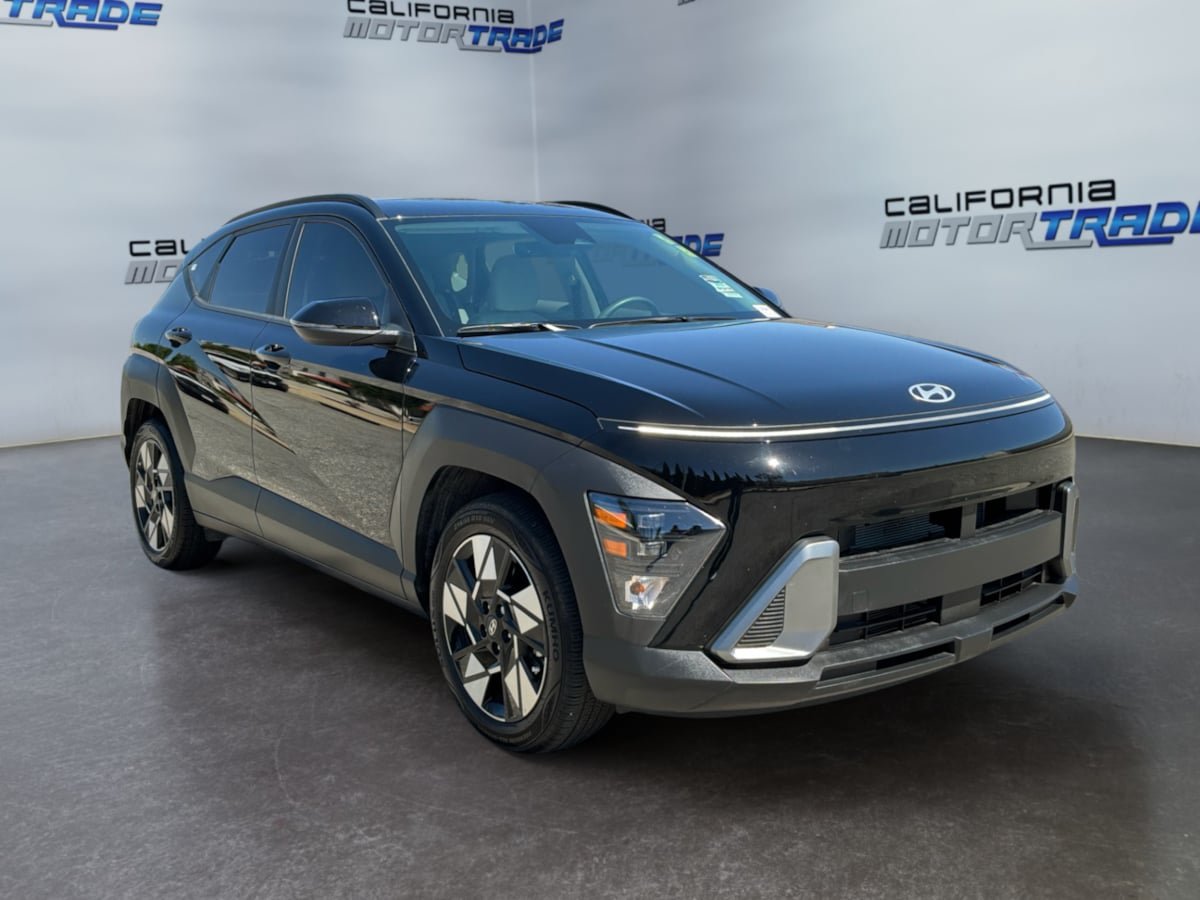 Used 2025 Hyundai Kona SEL FWD image 3