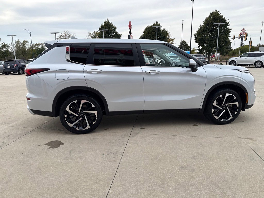 Used 2024 Mitsubishi Outlander SE image 5