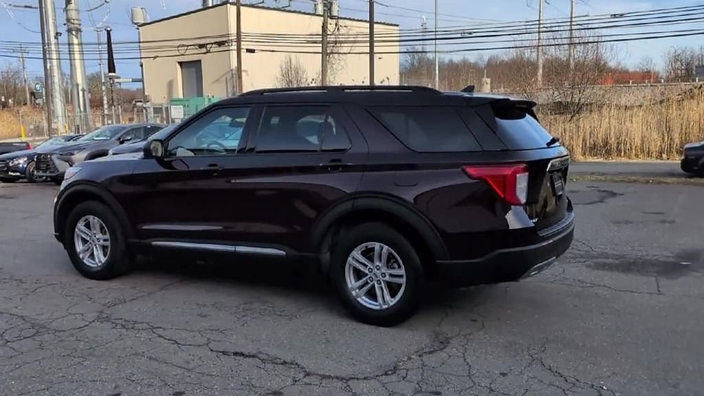 Used 2023 Ford Explorer XLT w/ Equipment Group 202A image 6