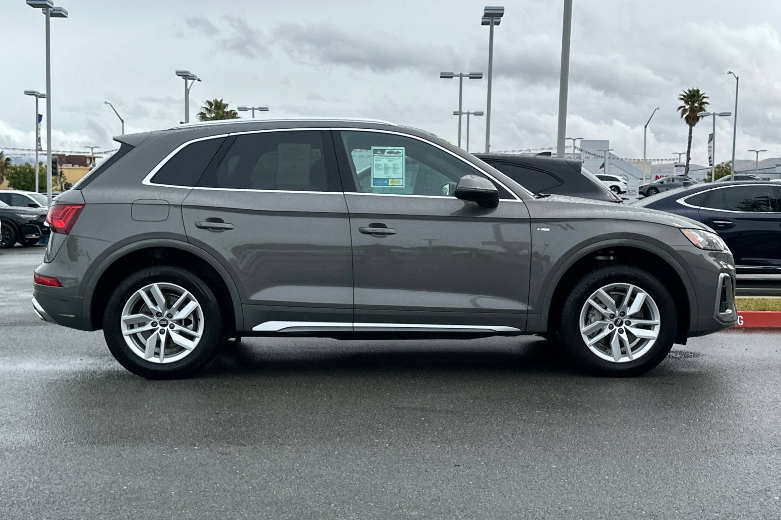 Used 2023 Audi Q5 2.0T Premium w/ Convenience Package AWD/4WD image 3