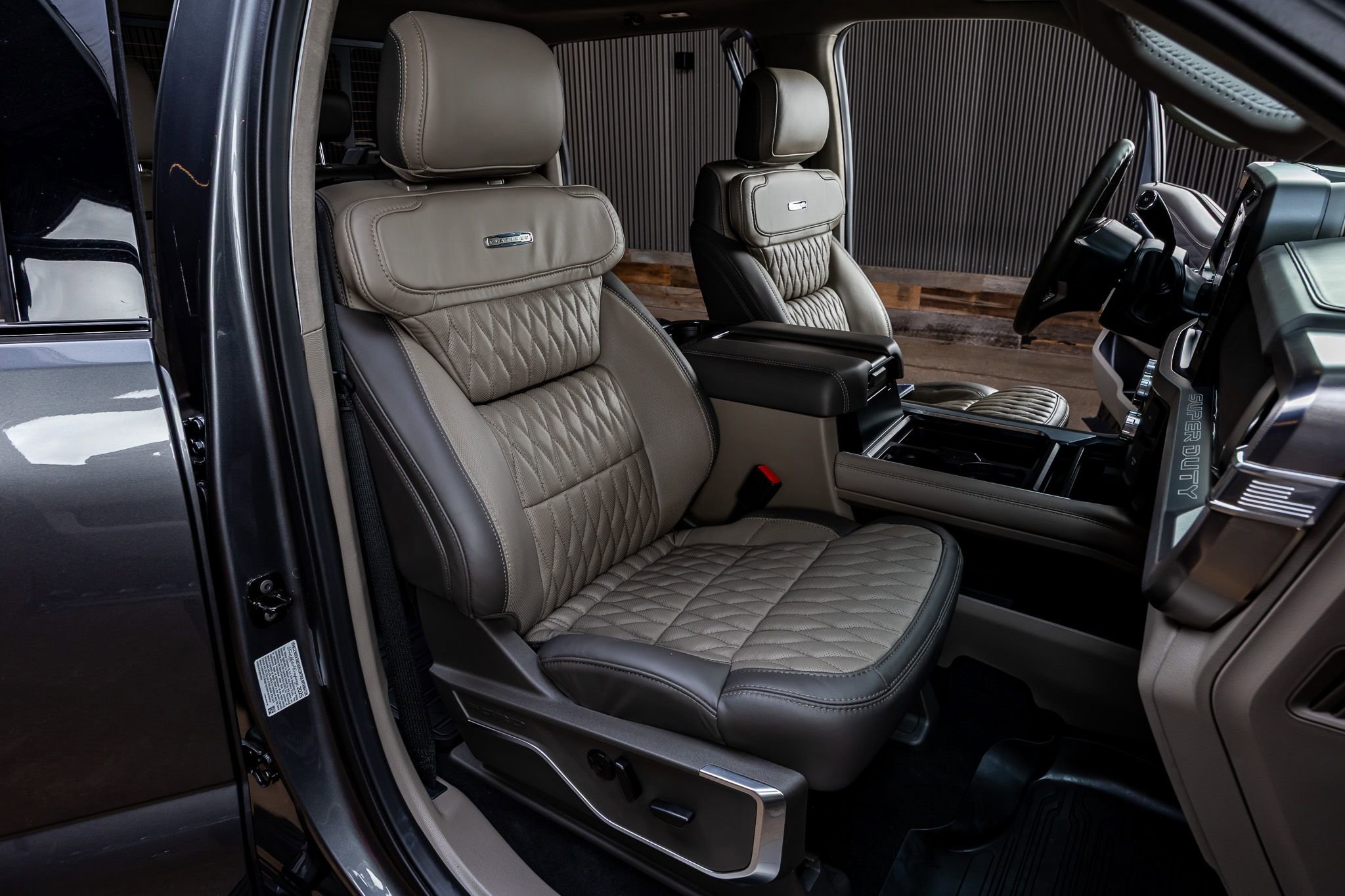 Used 2026 Ford F450 Platinum w/ Platinum Plus Package image 27