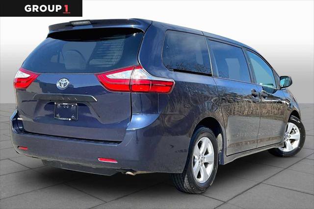 Certified 2018 Toyota Sienna L image 12
