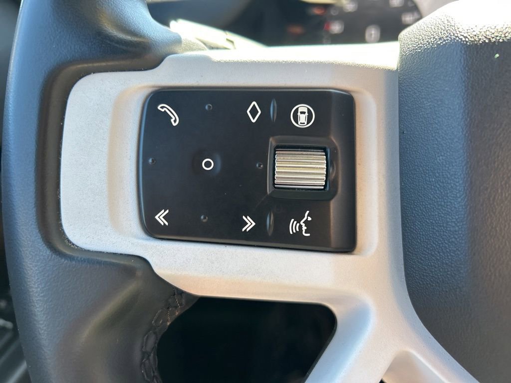 Used 2025 Land Rover Defender 110 S image 26