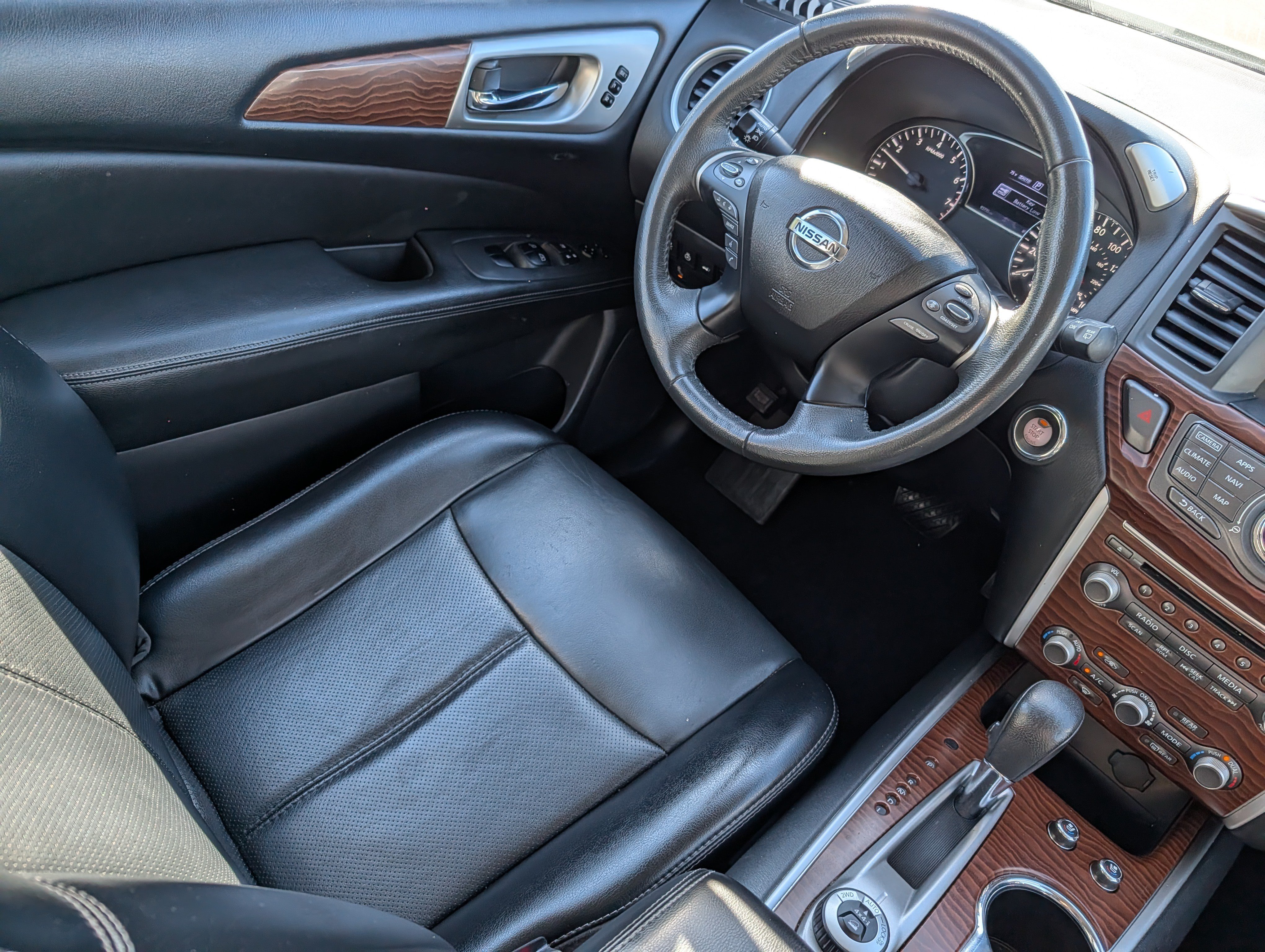 Used 2017 Nissan Pathfinder Platinum AWD/4WD image 9