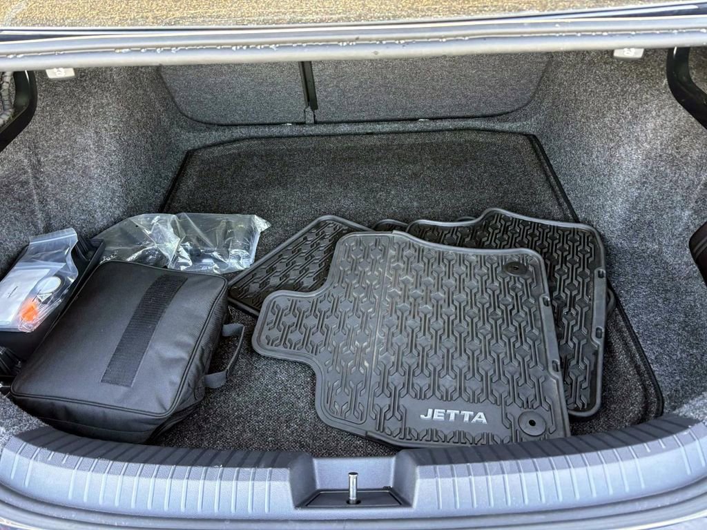 Used 2022 Volkswagen Jetta SEL image 9