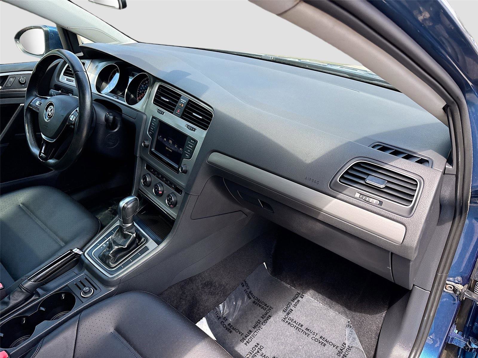 Used 2017 Volkswagen Golf Wolfsburg Edition image 28