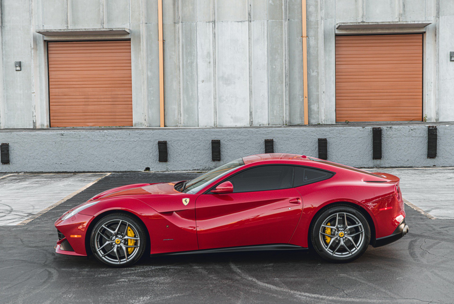 Used 2014 Ferrari F12 Berlinetta RWD image 21