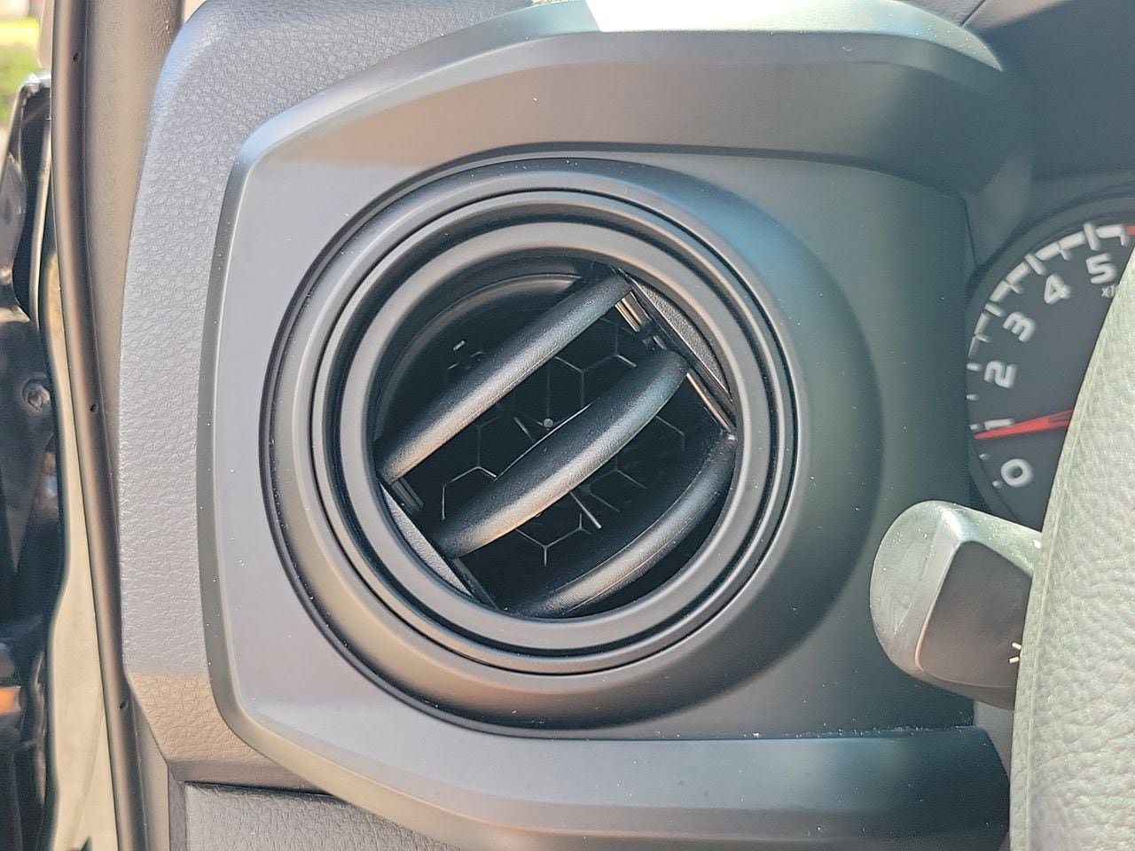 Used 2018 Toyota Tacoma SR RWD image 26