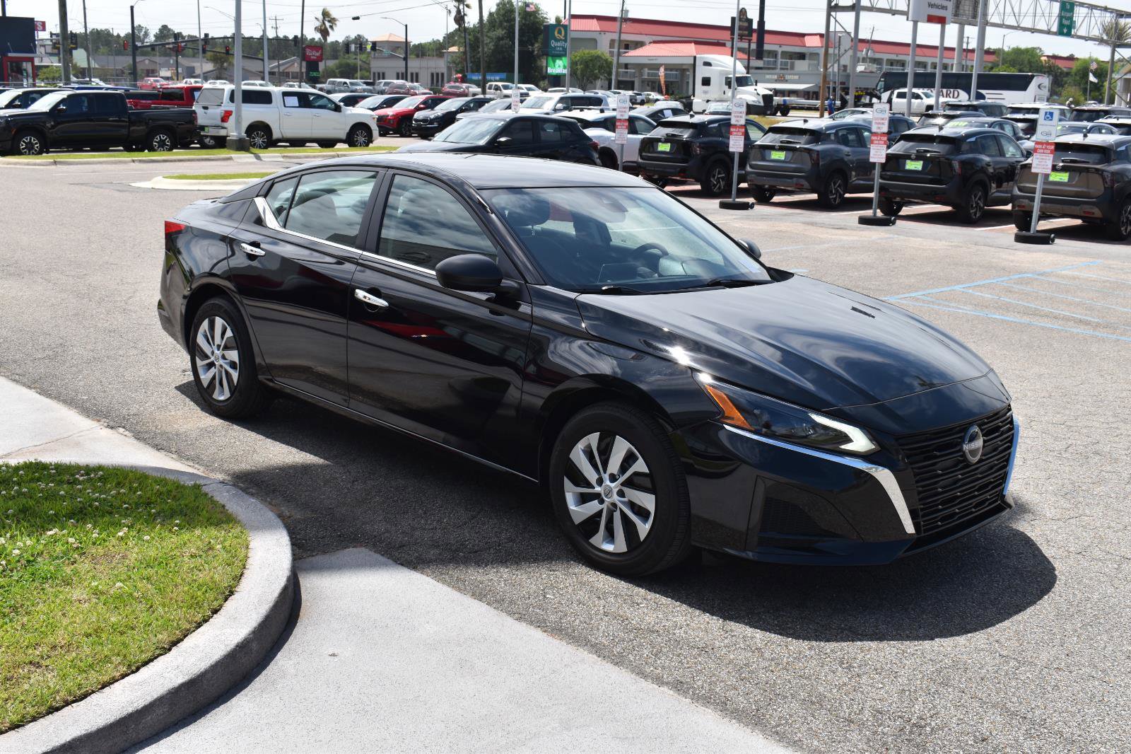 Used 2025 Nissan Altima 2.5 S image 12