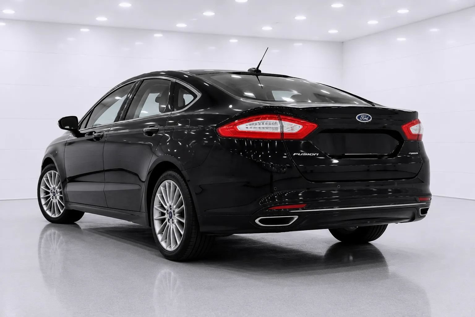 Used 2016 Ford Fusion Titanium FWD image 3