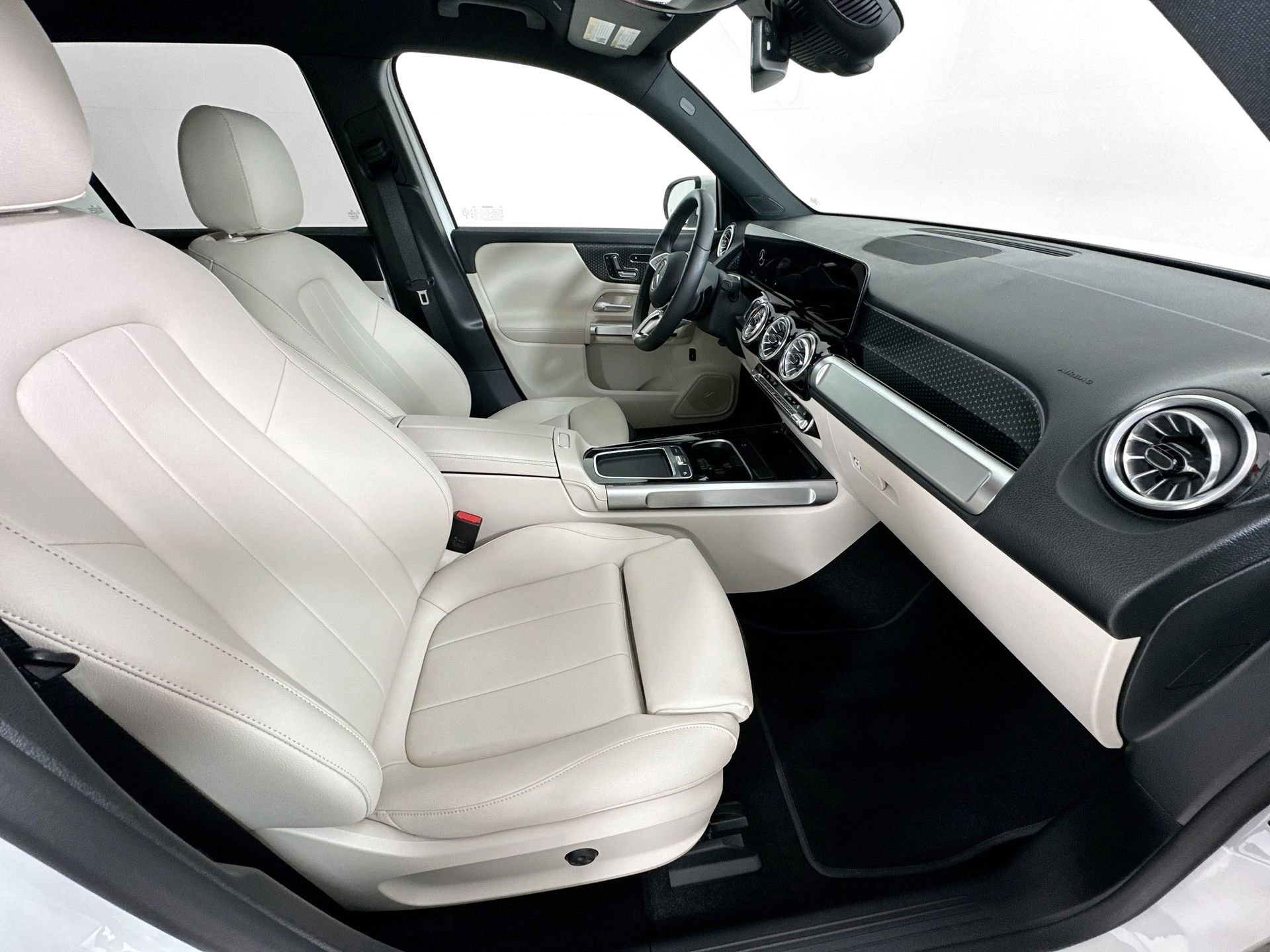 Certified 2024 Mercedes-Benz EQB 300 4MATIC image 29