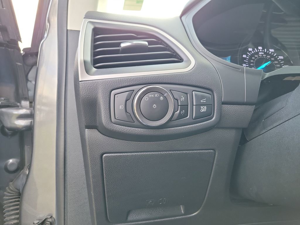 Used 2023 Ford Edge SEL w/ Sport Appearance Package image 17