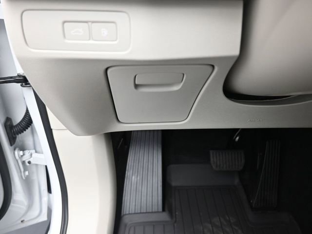 Used 2026 Volvo XC90 T8 Ultra w/ Protection Package Premier image 16