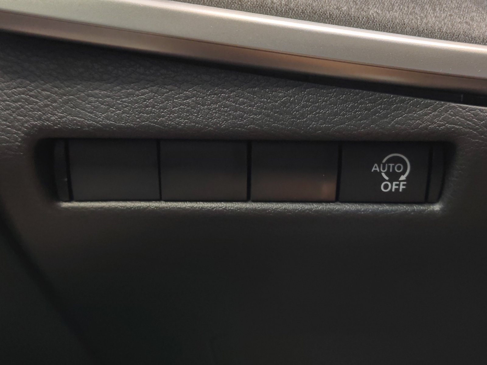 Certified 2026 Nissan Kicks SV w/ Cold Weather Package FWD image 26