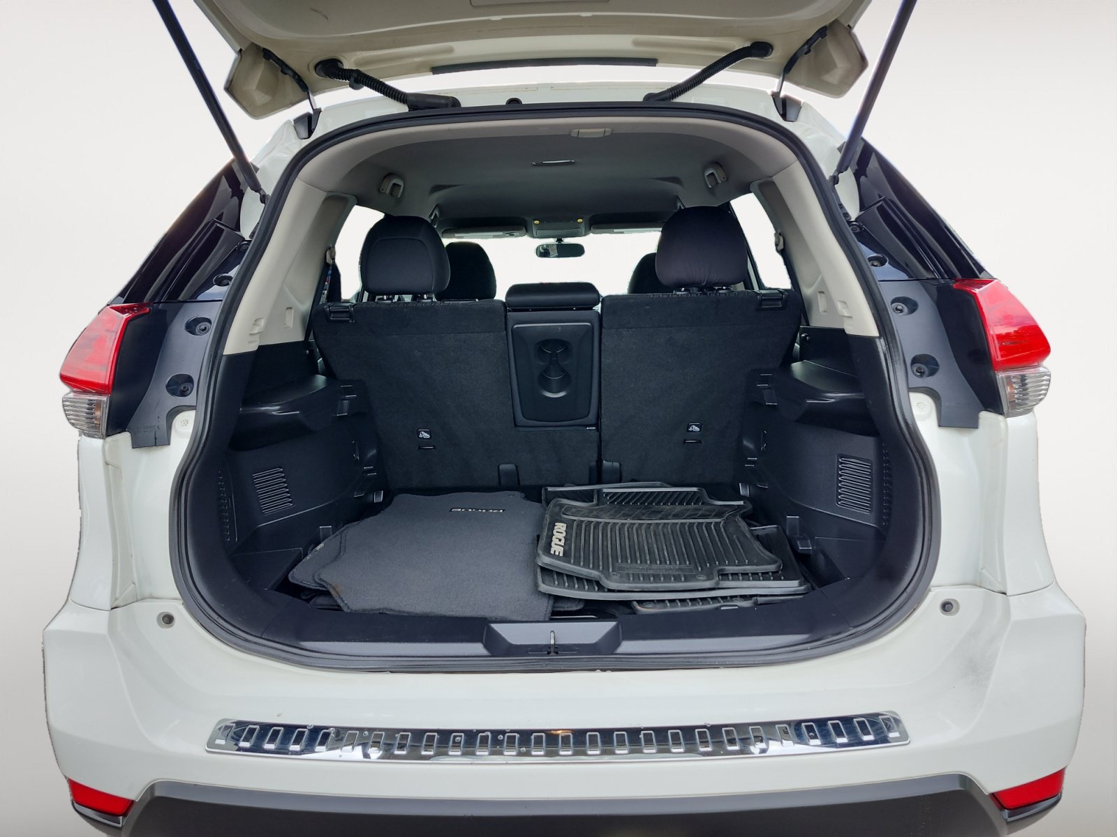 Used 2017 Nissan Rogue S AWD/4WD image 16