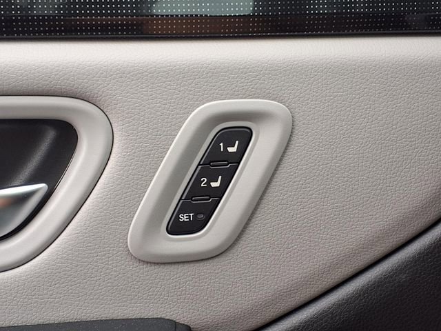 Used 2025 Honda Pilot Elite image 12