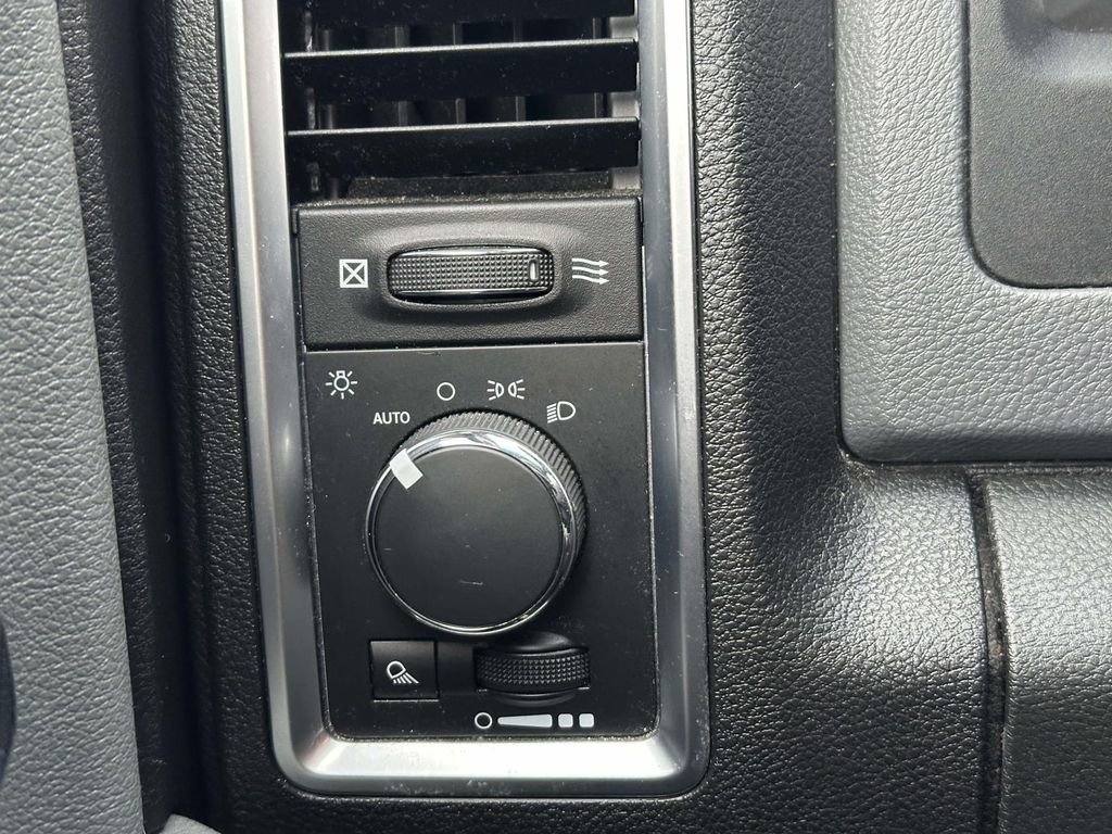 Used 2016 RAM 1500 Classic SLT image 19