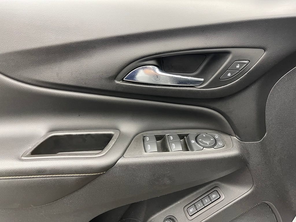 Used 2020 Chevrolet Equinox Premier FWD image 17