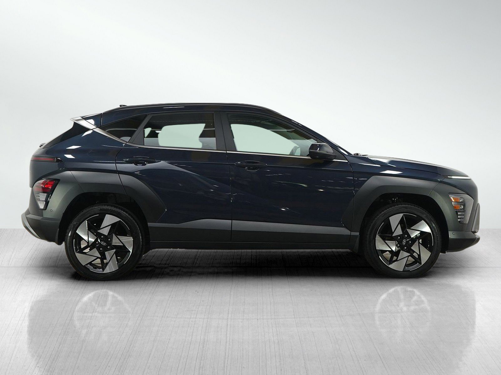 Certified 2024 Hyundai Kona Limited AWD/4WD image 6