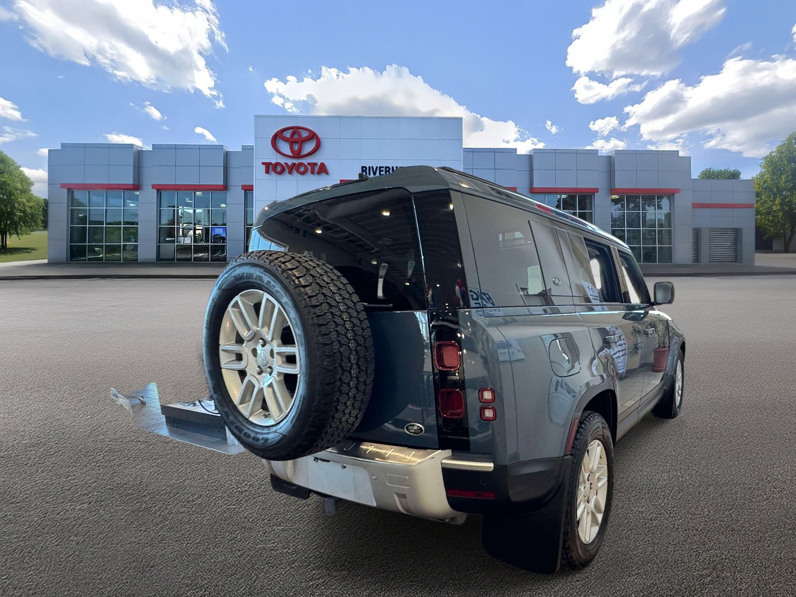 Used 2021 Land Rover Defender 110 S image 5