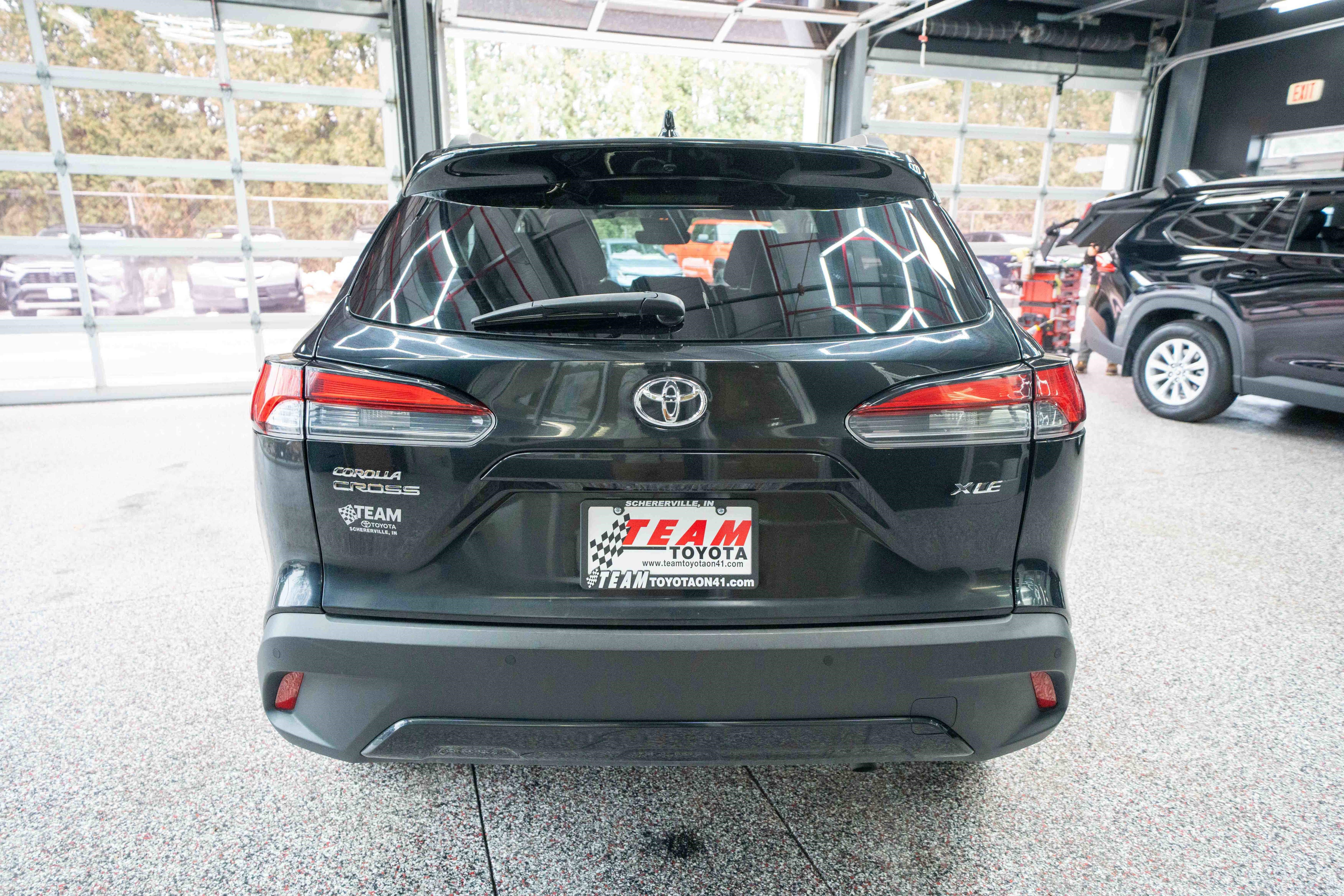 Used 2023 Toyota Corolla Cross XLE image 3