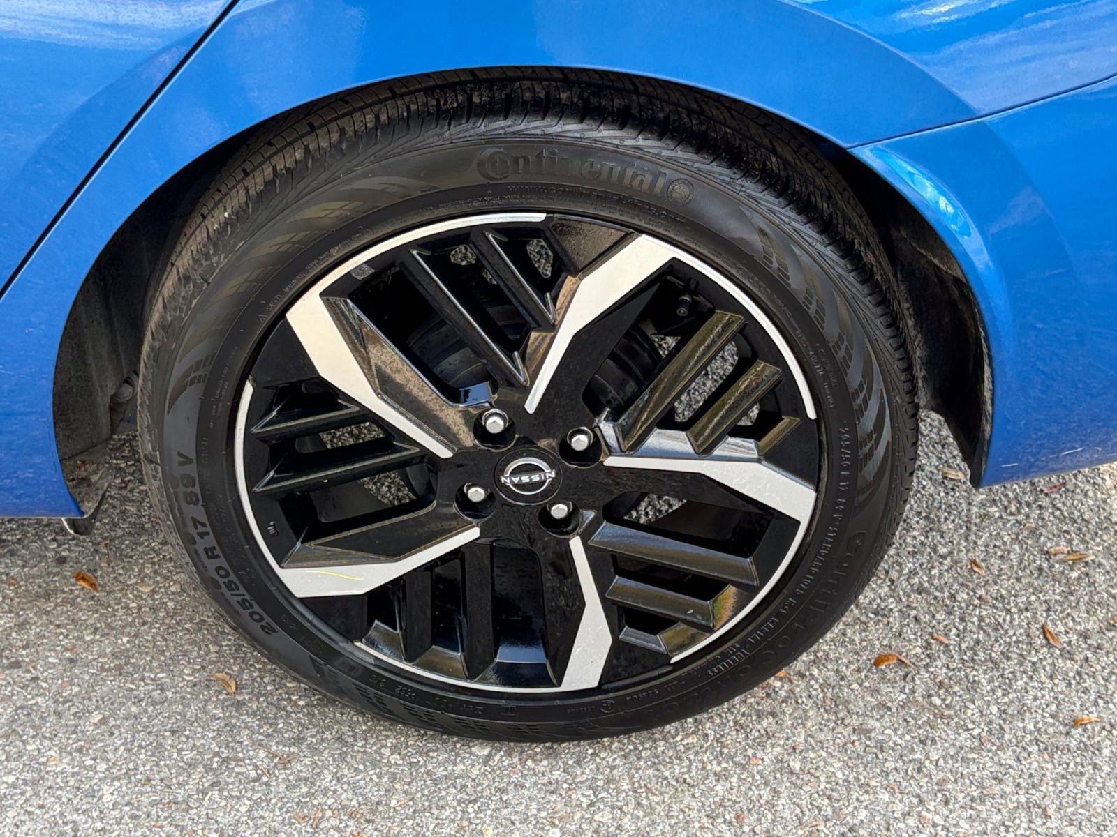 Used 2024 Nissan Versa SR image 25