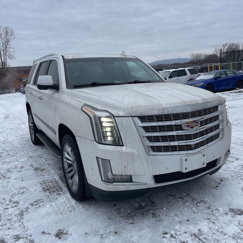 Used 2018 Cadillac Escalade Luxury w/ LPO, Radiant Package image 2