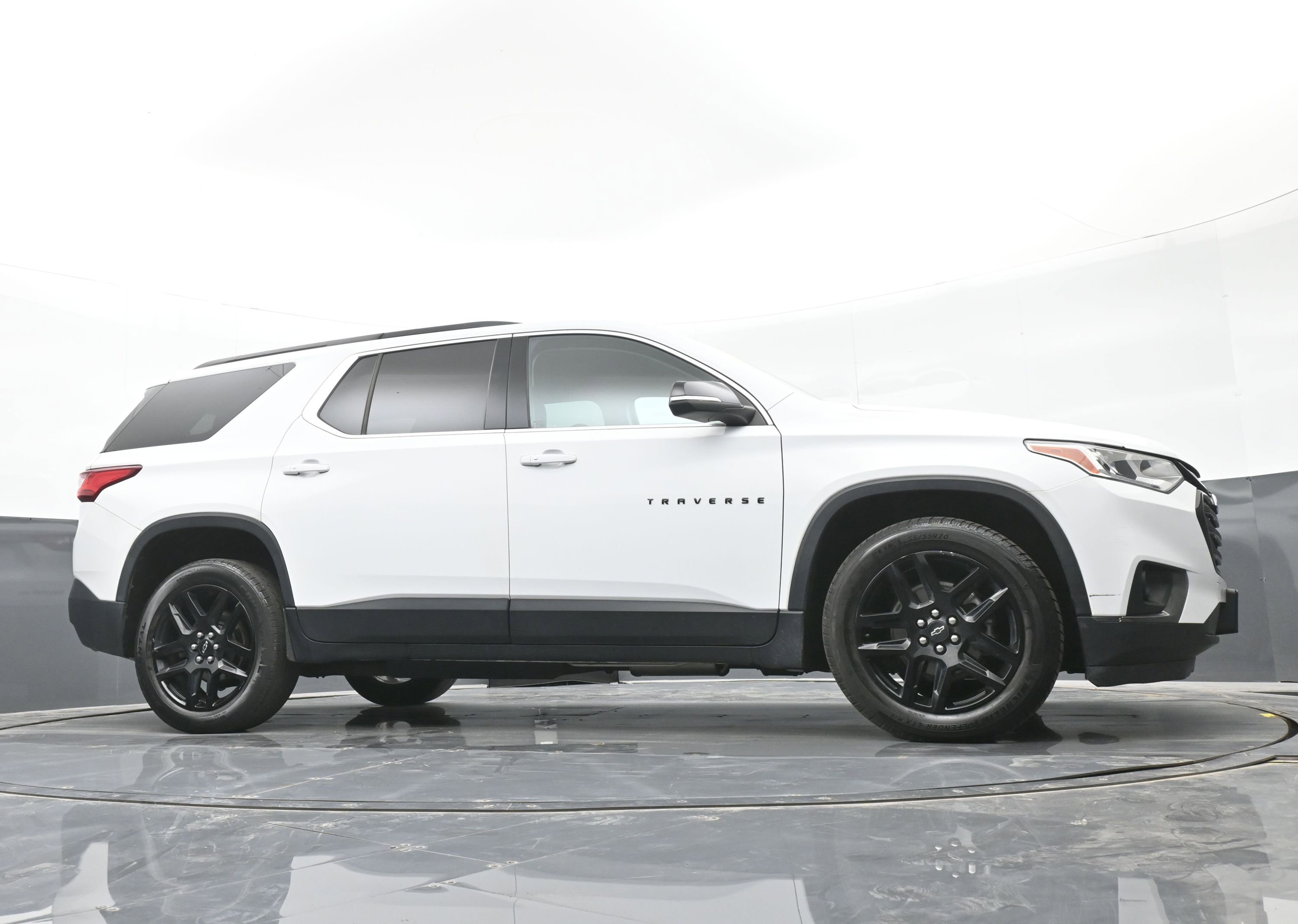 Used 2021 Chevrolet Traverse LT w/ LPO, Blackout Package image 42