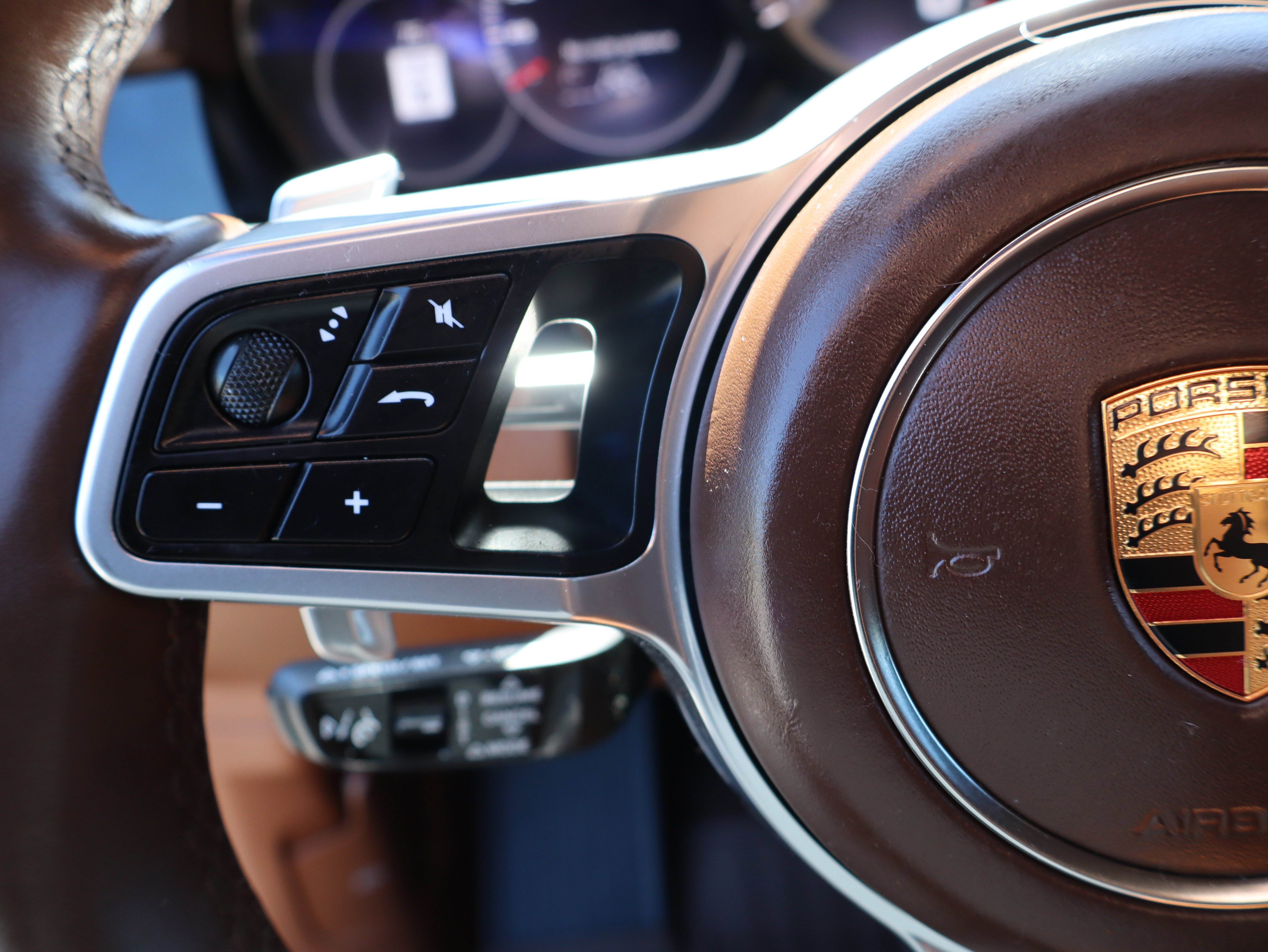 Used 2022 Porsche Cayenne image 25