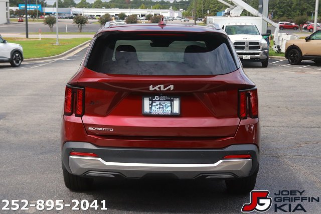 Certified 2025 Kia Sorento EX w/ Panoramic Sunroof Package FWD image 6