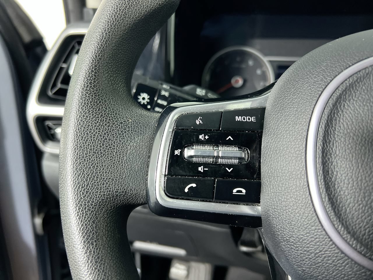 Certified 2023 Kia Sorento LX AWD/4WD image 12