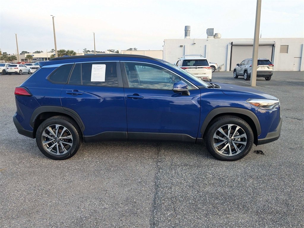 Used 2023 Toyota Corolla Cross XLE image 3