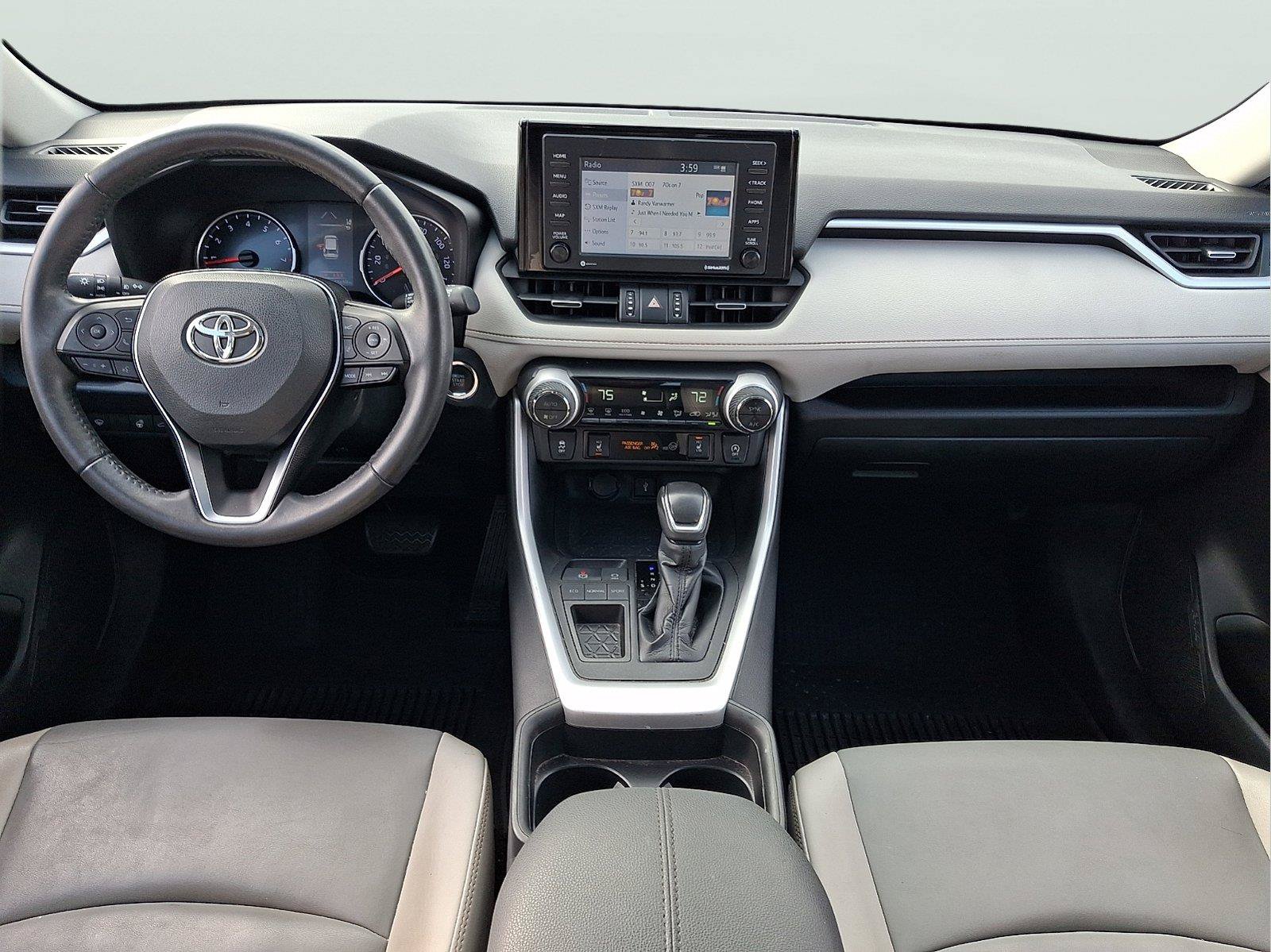 Used 2020 Toyota RAV4 XLE Premium FWD image 11