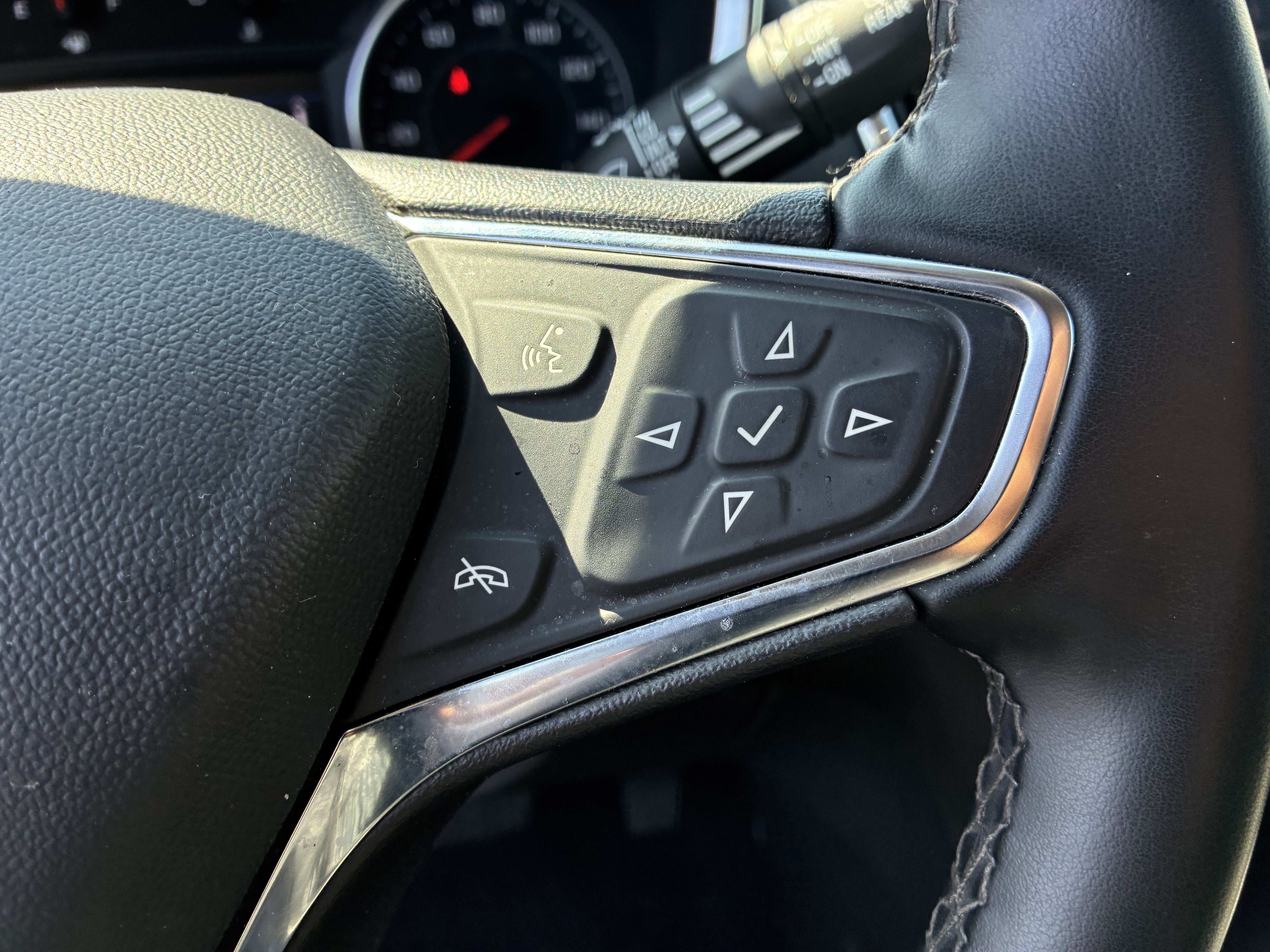 Used 2024 Chevrolet Equinox LT FWD image 29
